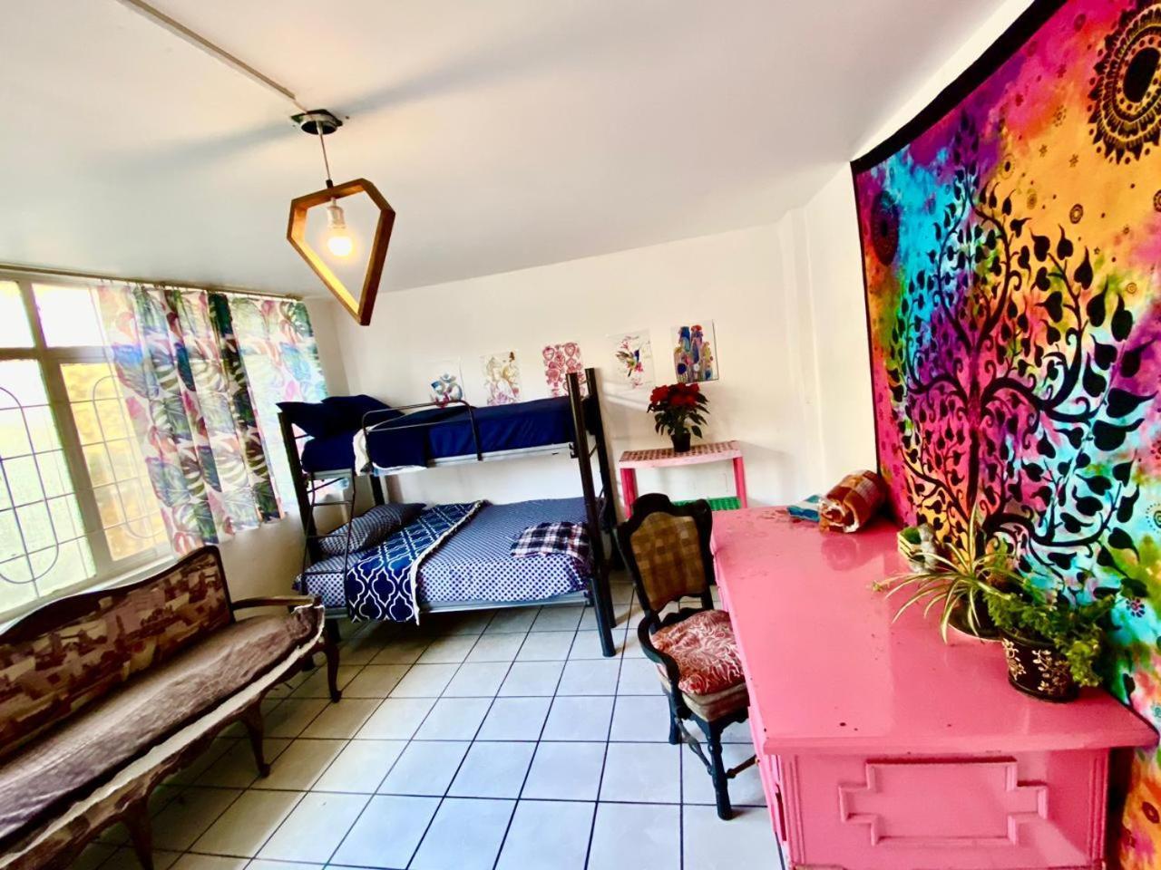 Free Spirit Hostel Гвадалахара Экстерьер фото