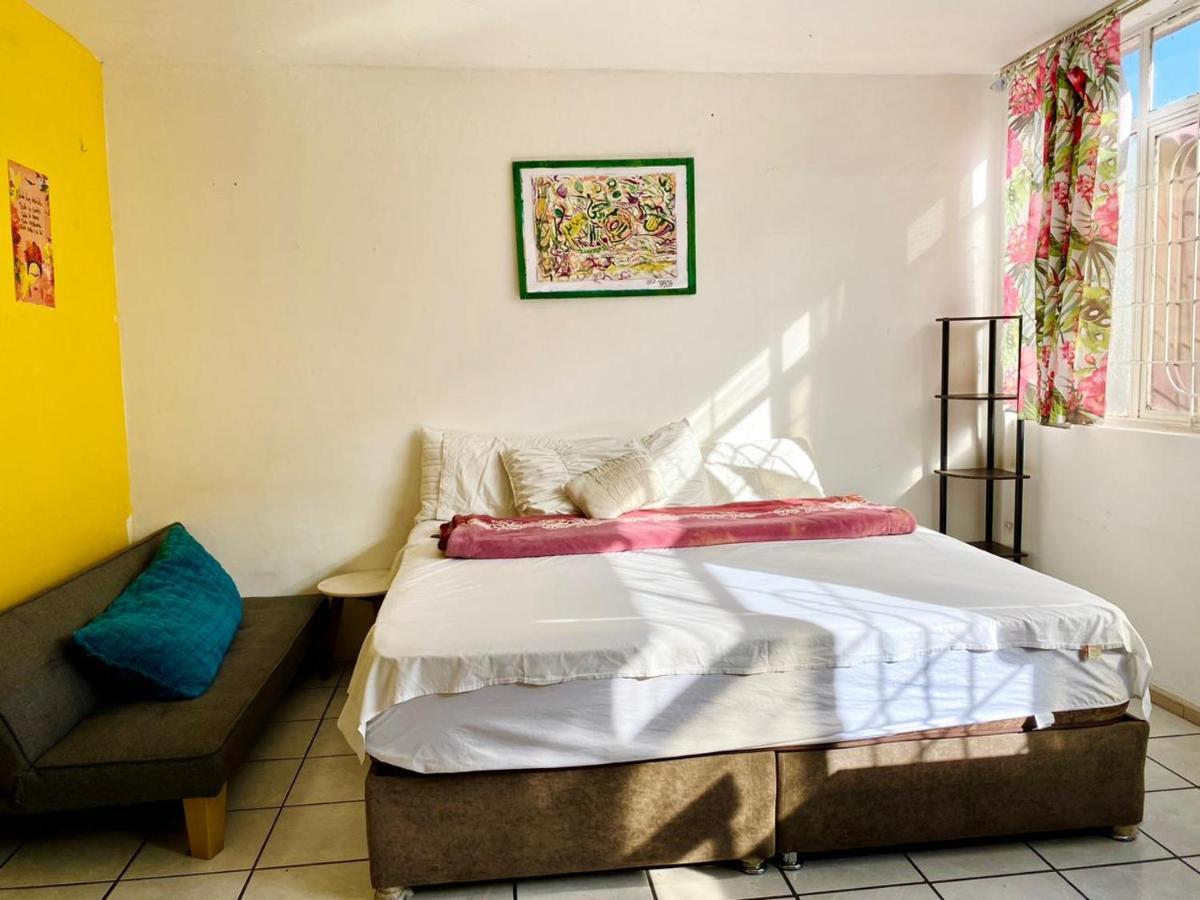 Free Spirit Hostel Гвадалахара Экстерьер фото